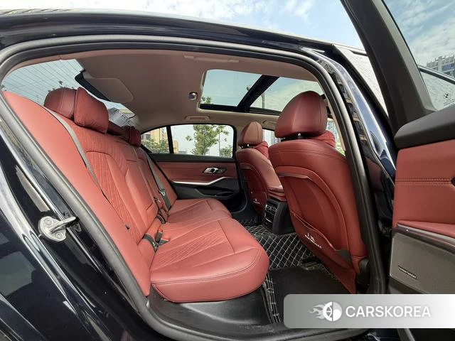 BMW 3 series 2024 Черный из Китая, фото 3
