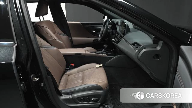 Lexus ES300h 7th generation 2023 Черный из Кореи, фото 3