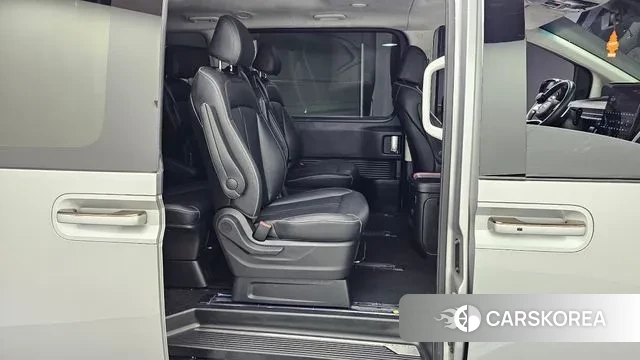 Hyundai Staria 2023 Черный из Кореи, фото 3