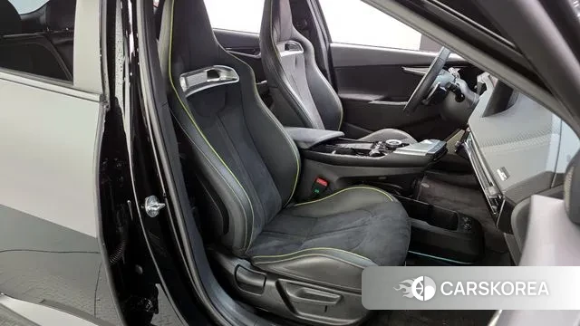 Kia EV6 2023 Черный из Кореи, фото 3