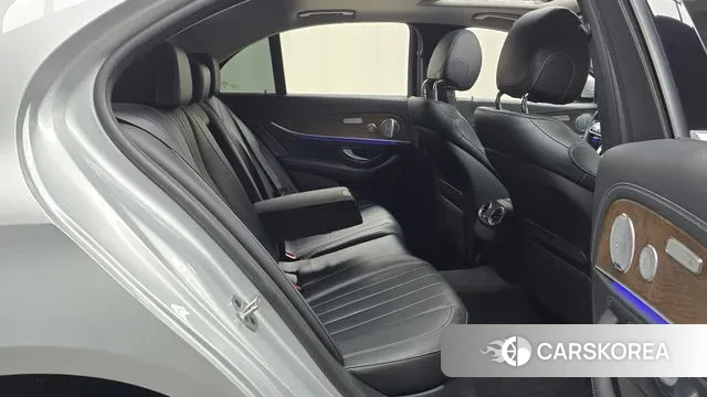 Mercedes-Benz E-Class W213 2018 Серебряный из Кореи, фото 3