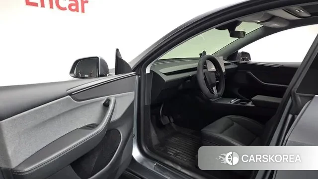 Tesla Model Y 2025 Серебристо-серый из Кореи, фото 3