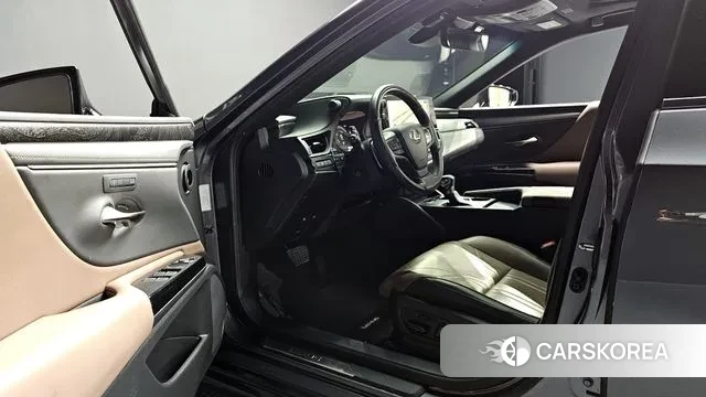 Lexus ES300h 7th generation 2023 Серый из Кореи, фото 3