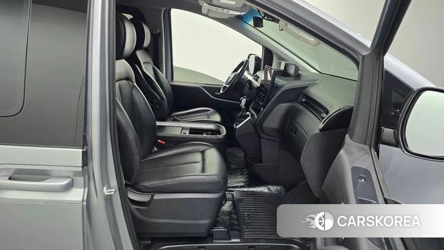 Hyundai Staria 2023 Серебряный из Кореи, фото 3