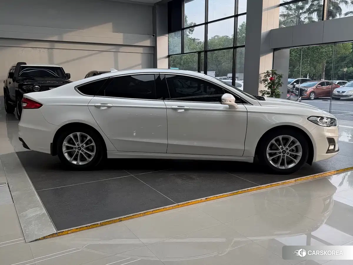 Ford Mondeo 2021 Белый из Китая, фото 3