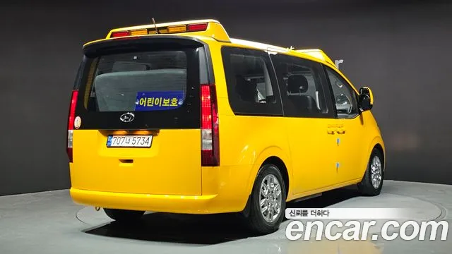 Hyundai Staria 2023 Желтый из Кореи, фото 3