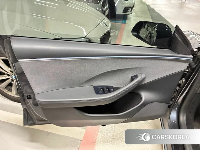 Tesla Model 3 2025 Серый из Кореи, фото 3