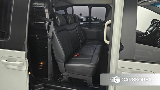 Hyundai Staria 2023 Белый из Кореи, фото 3