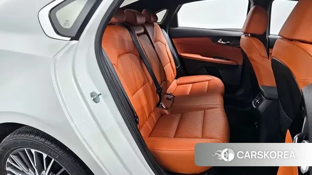 Kia The New K3 2nd generation 2023 Белый из Кореи, фото 3