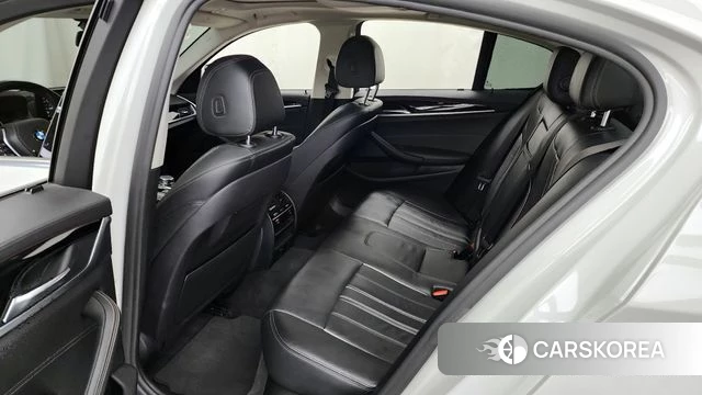 BMW 5 Series (G30) 2018 Белый из Кореи, фото 3