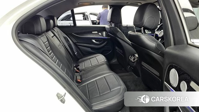 Mercedes-Benz E-Class W213 2018 Белый из Кореи, фото 3