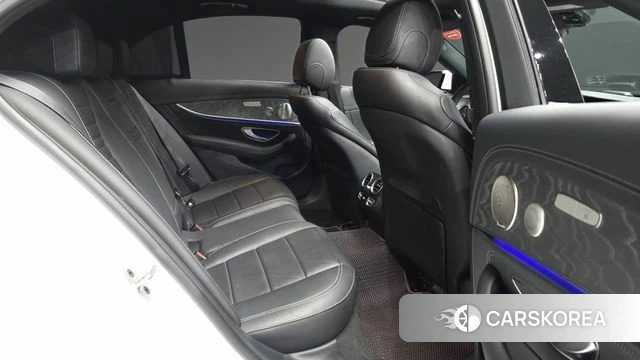 Mercedes-Benz E-Class W213 2022 Белый из Кореи, фото 3
