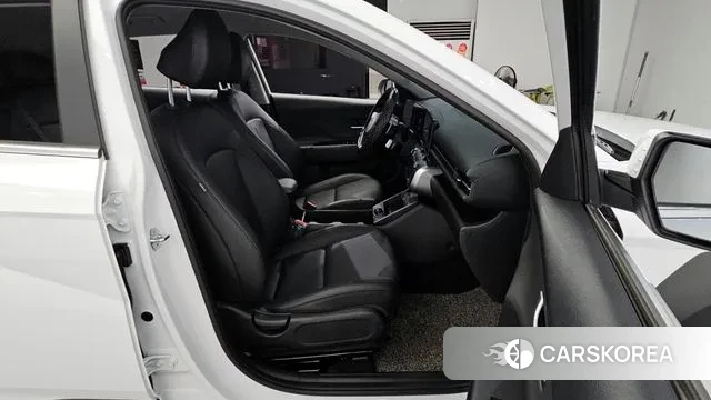 Hyundai Kona (SX2) 2023 Белый из Кореи, фото 3