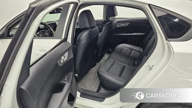 Kia The New K3 2nd generation 2022 Белый из Кореи, фото 3