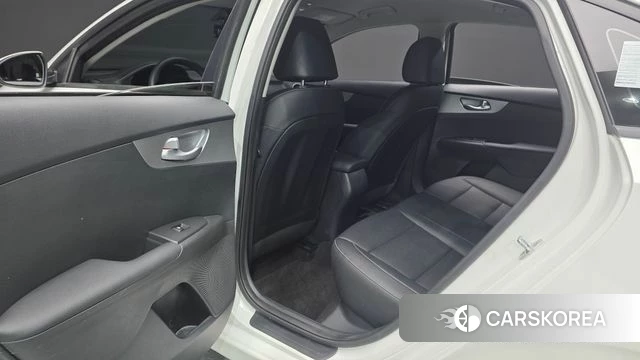 Kia The New K3 2nd generation 2022 Белый из Кореи, фото 3