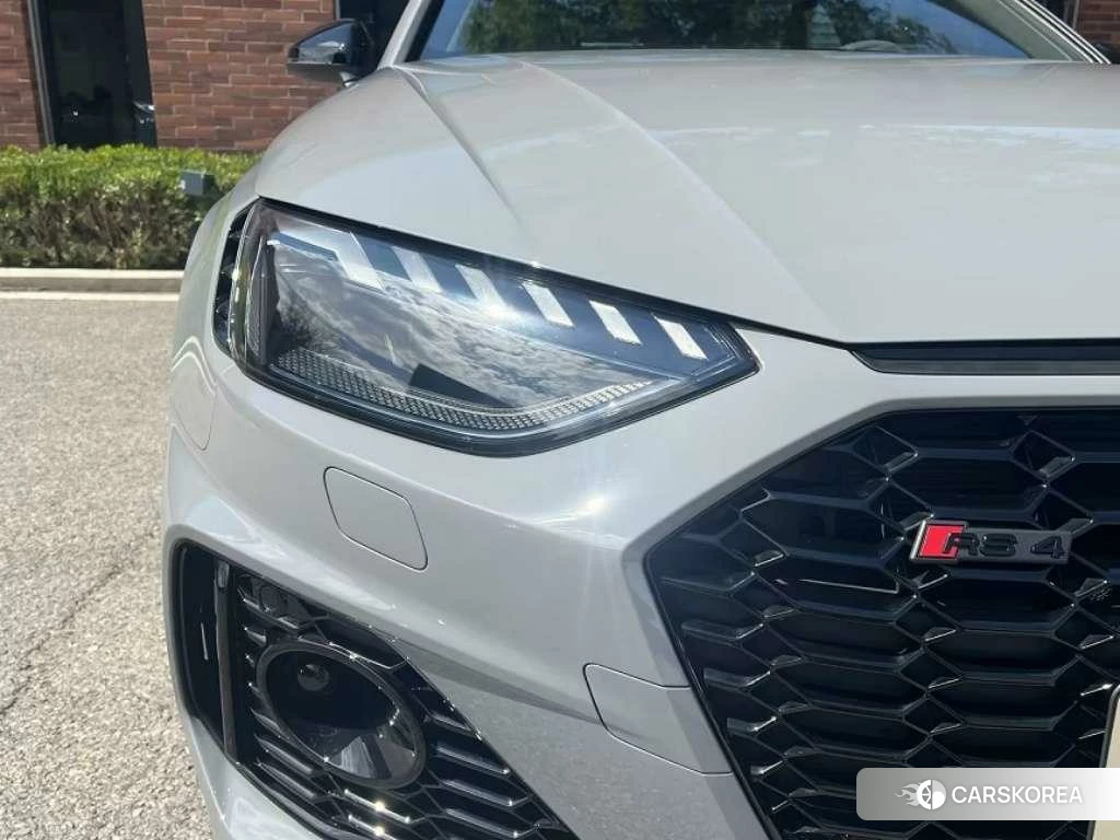 Audi RS 4 2023 Серебристо-серый из Китая, фото 3
