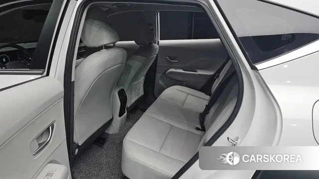 Hyundai Kona Hybrid (SX2) 2023 Белый из Кореи, фото 3