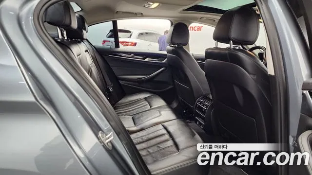 BMW 5 Series (G30) 2018 Серебристо-серый из Кореи, фото 3