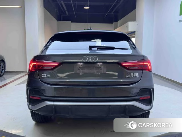 Audi Q3 Sportback 2022 Темно-серый из Китая, фото 3