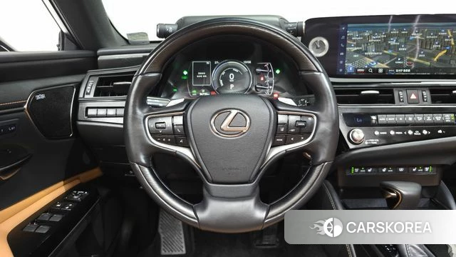 Lexus ES300h 7th generation 2025 Белый из Кореи, фото 3