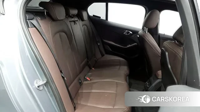 BMW 1 Series (F40) 2022 Серебристо-серый из Кореи, фото 3