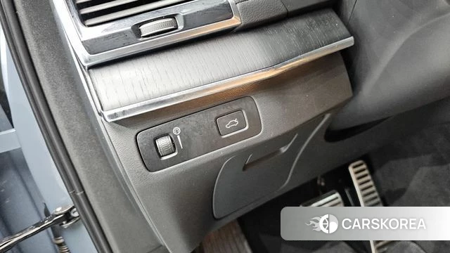 Volvo XC90 second Generation 2021 Светло-серебряный цвет из Кореи, фото 3