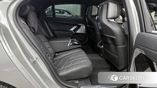 BMW 7 Series (G70) 2024 Серебряный из Кореи, фото 3