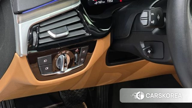BMW 5 Series (G30) 2020 Белый из Кореи, фото 3