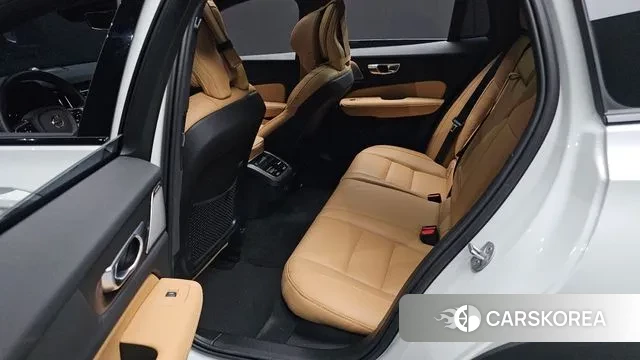 Volvo V60 Cross-Country 2nd Generation 2023 Белый из Кореи, фото 3