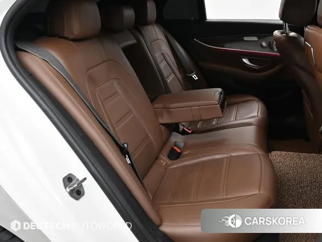 Mercedes-Benz E-Class W213 2018 Серебристо-серый из Кореи, фото 3