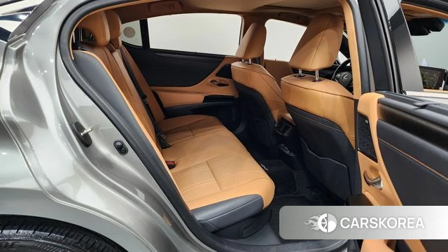 Lexus ES300h 7th generation 2023 Серый из Кореи, фото 3