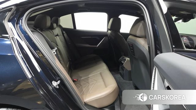 BMW 5 Series (G60) 2024 Черный из Кореи, фото 3