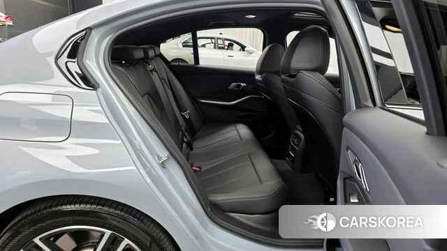 BMW 3 Series (G20) 2025 Светло-серебряный цвет из Кореи, фото 3