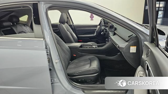 Hyundai Sonata D Edge Hybrid (DN8) 2024 Светло-серебряный цвет из Кореи, фото 3