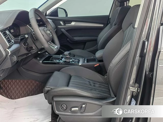 Audi Q5L 2024 Темно-серый из Китая, фото 3