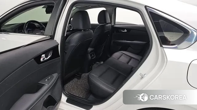 Kia The New K3 2nd generation 2021 Белый из Кореи, фото 3