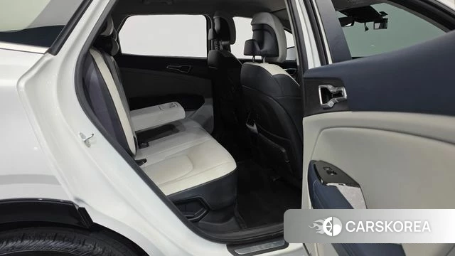 Kia Sportage 5th Generation Hybrid 2023 Белый из Кореи, фото 3