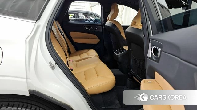 Volvo XC60 second Generation 2021 Белый из Кореи, фото 3