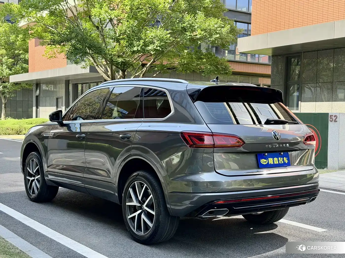 Volkswagen Touareg 2021 Champagne/brown из Китая, фото 3