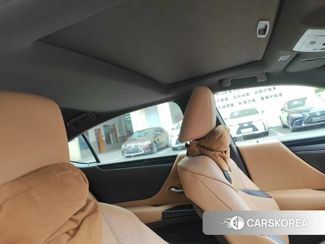 Lexus ES 2021 Серебристо-серый из Китая, фото 3