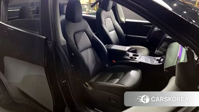 Tesla Model Y 2024 Черный из Кореи, фото 3