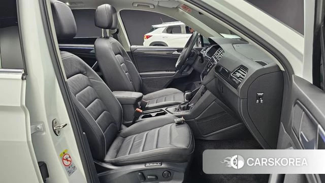 Volkswagen Tiguan second Generation 2023 Белый из Кореи, фото 3