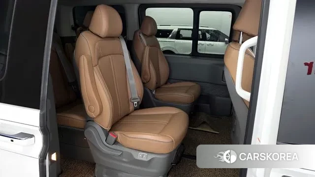 Hyundai Staria 2023 Белый из Кореи, фото 3