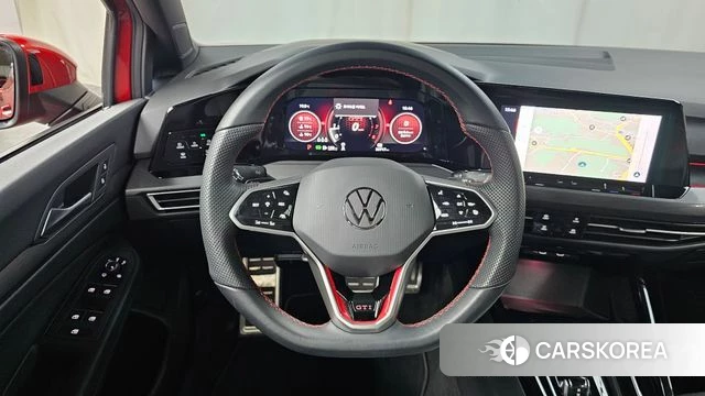 Volkswagen Golf 8th Generation 2023 Красный из Кореи, фото 3