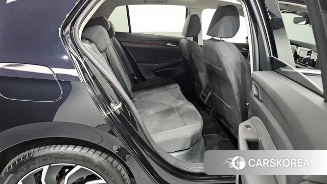 Volkswagen Golf 8th Generation 2024 Черный из Кореи, фото 3