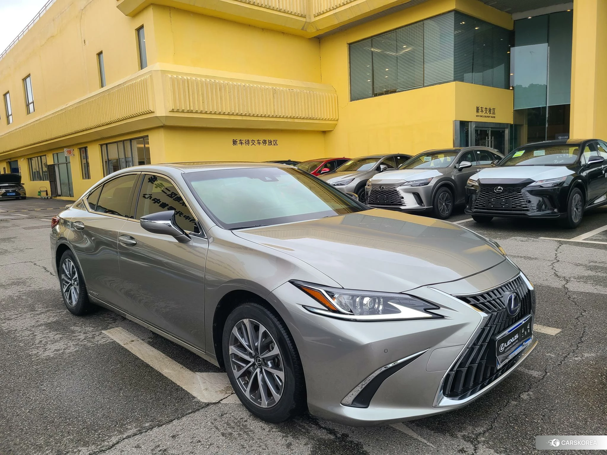 Lexus ES 2021 Серебристо-серый из Китая, фото 3