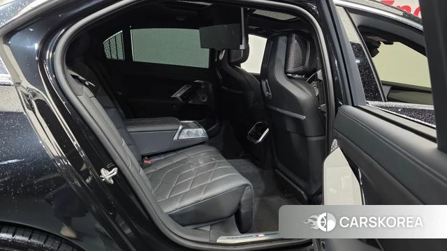 BMW i7 (G70) 2023 Черный из Кореи, фото 3