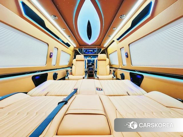 Toyota Hiace 2023 Белый из Китая, фото 3