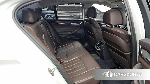 BMW 5 Series (G30) 2023 Белый из Кореи, фото 3