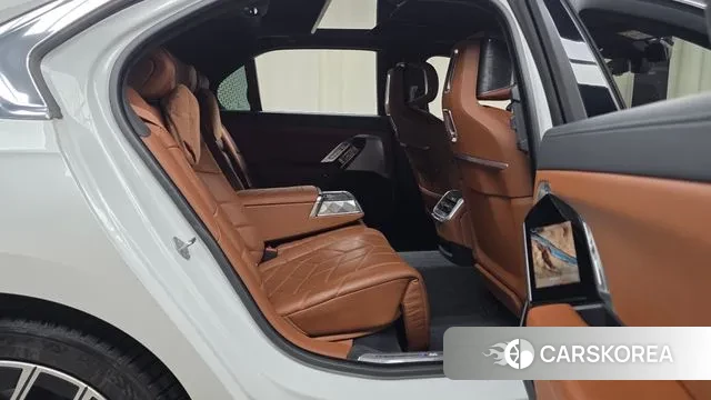 BMW 7 Series (G70) 2024 Белый из Кореи, фото 3